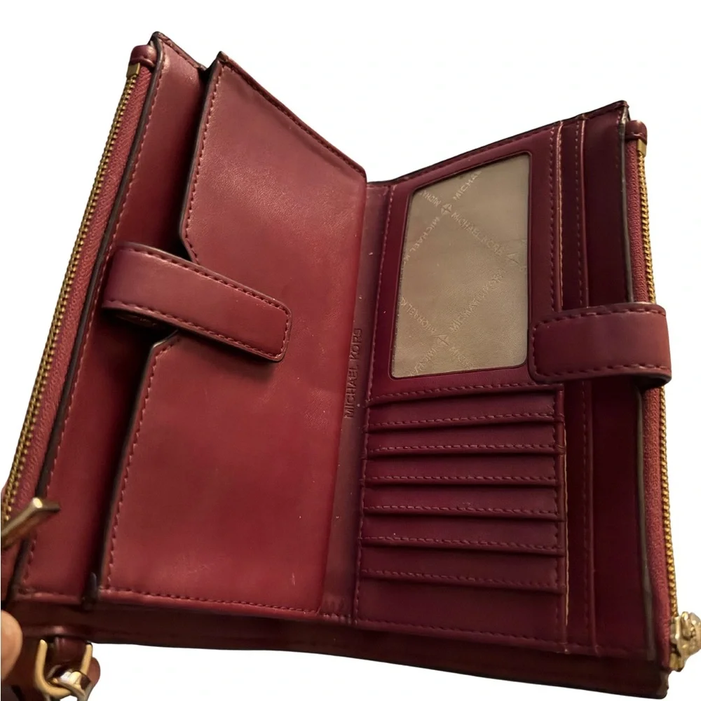 Michael Kors Jet Set Travel Signature Logo Smartphone Wallet - Mulberry